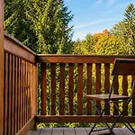 - Pod Smerkami Chalet *